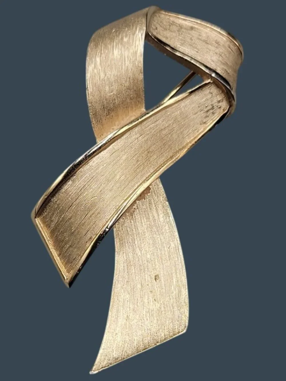 Vintage Crown Trifari Ribbon Brooch Textured Gold Tone Polished Edges